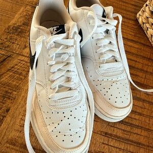 Nike women’s White, peach and Black Sneakers